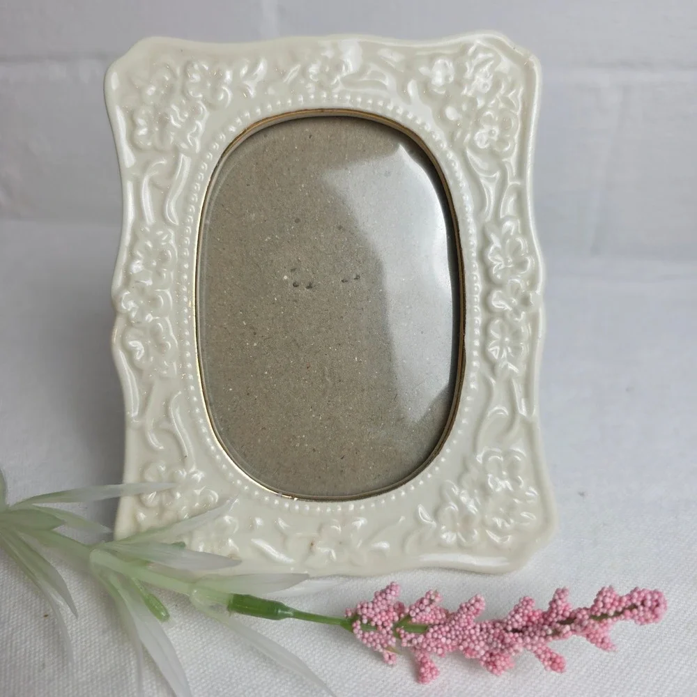 Vintage Cream Ceramic Floral Embossed Oval Picture Frame Gold Trim Tabletop
