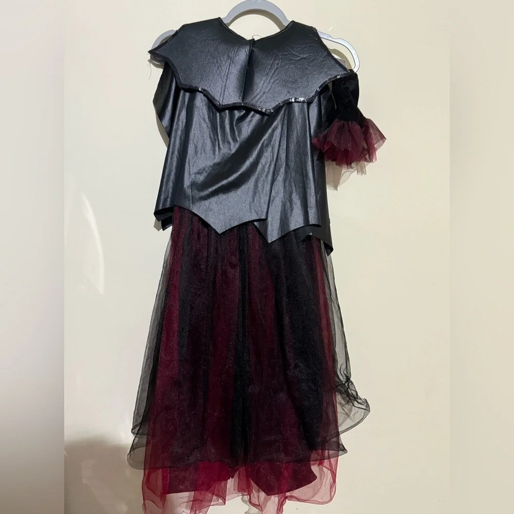 Halloween Costumes elegant black