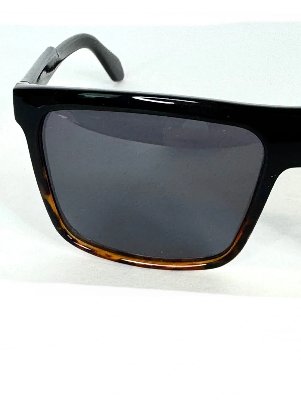QUAY Australia Let it Run Polarized Sunglasses Black Tortoise Rare