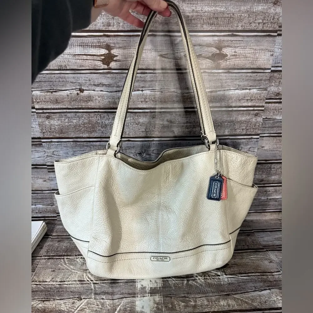 Coach Cream Leather Shoulder Bag with Navy & Red Tag