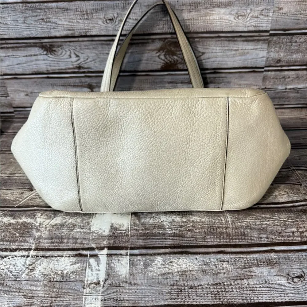 Coach Cream Leather Shoulder Bag with Navy & Red Tag