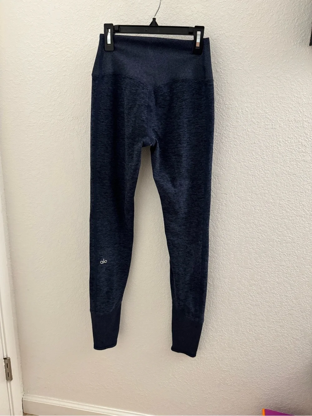 ALO Yoga color used material