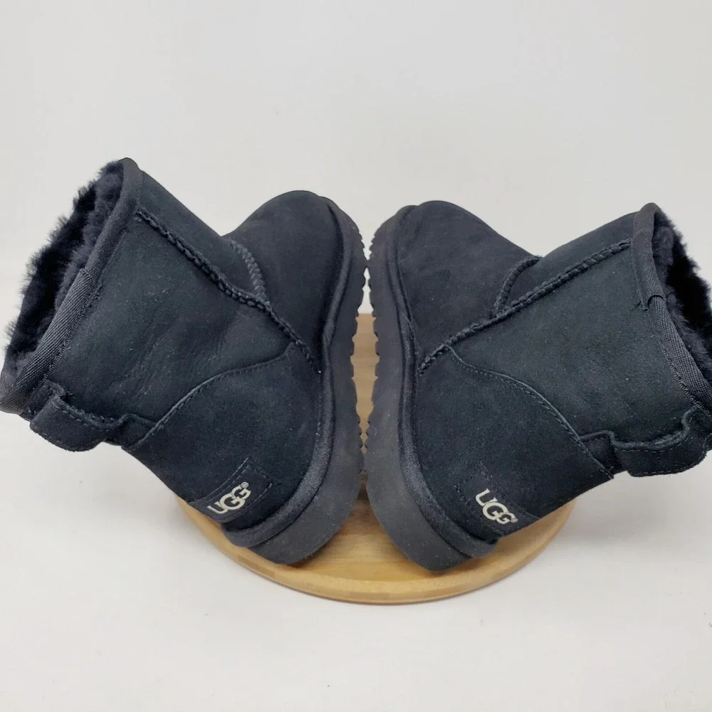 UGG Classic Mini II Boots Womens 9 Black Suede Shearling‎ Lined Shoes