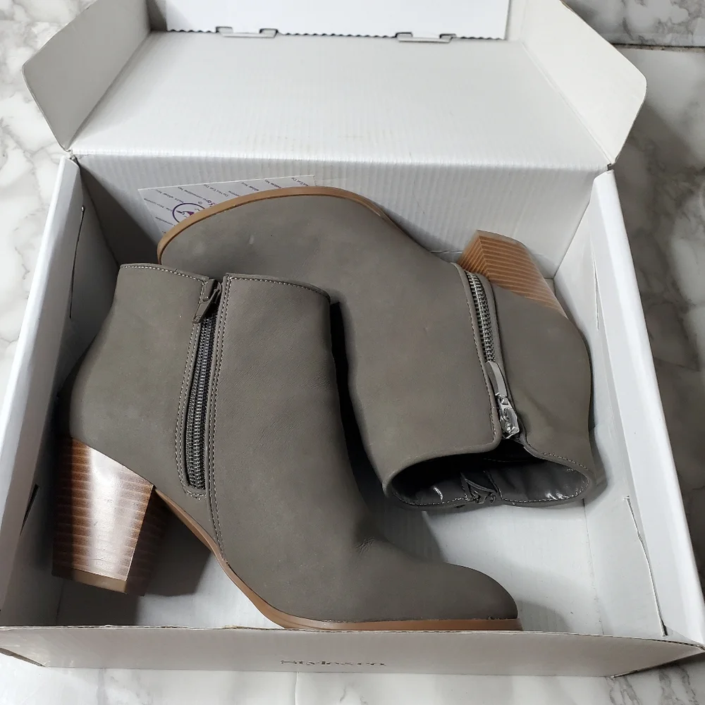 Sryle & Co Jamilagry Grey Booties 7.5