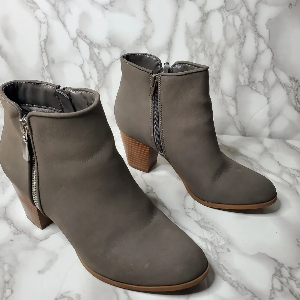 Sryle & Co Jamilagry Grey Booties 7.5