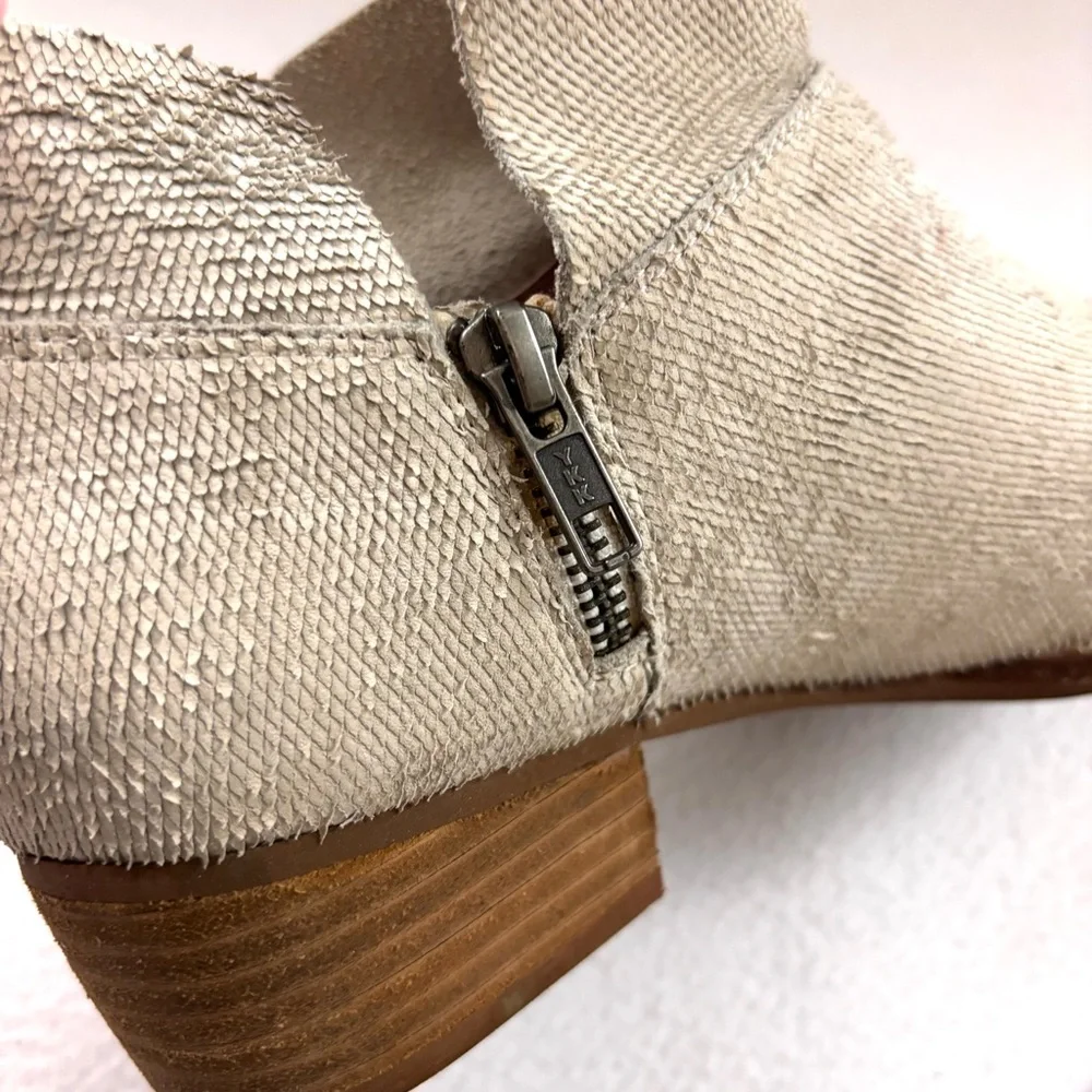 Seychelles Cream Towel Leather SuedeTexture Almond Toe Zip Ankle Booties (9)‎