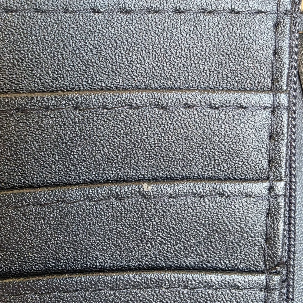 The Unbranded Brand sleek black