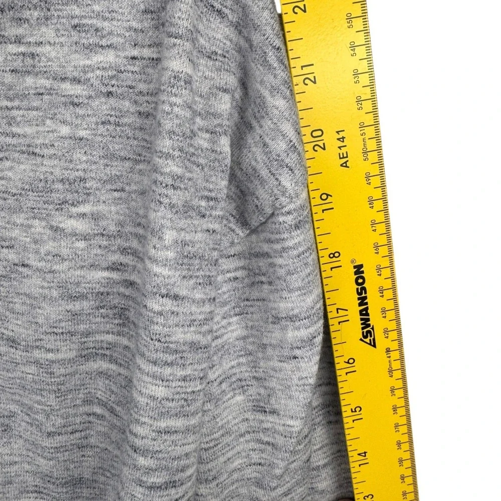 J. Crew Sweater Size M Heathered Gray V‎ Neck Button Front Cropped Capsule