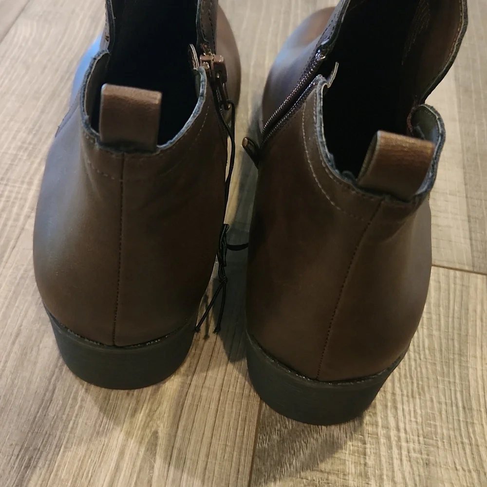 American Rag Cadee Ankle Bootie in‎ Brown Size 10
