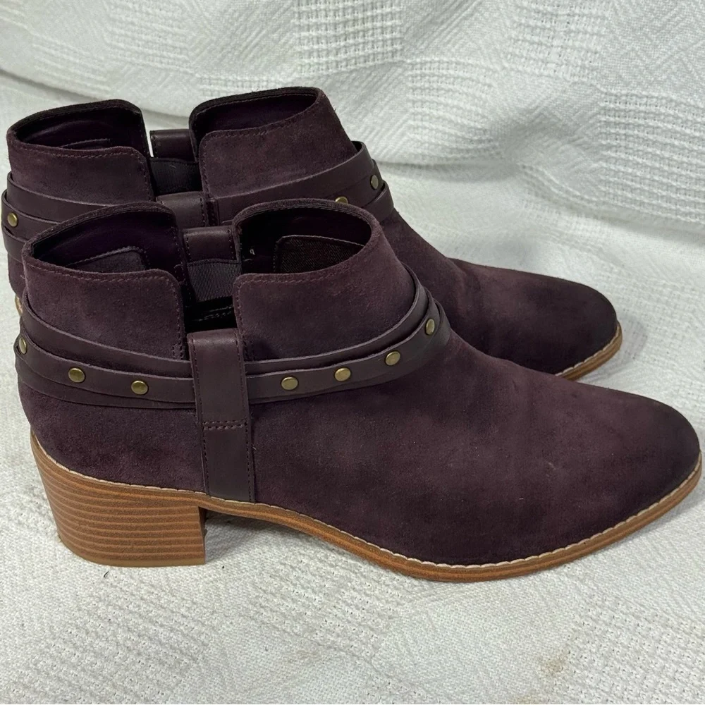 CLARKS‎ Somerset Breccan Purple Suede Studded Ankle Strap Booties Size 8.5 EUC