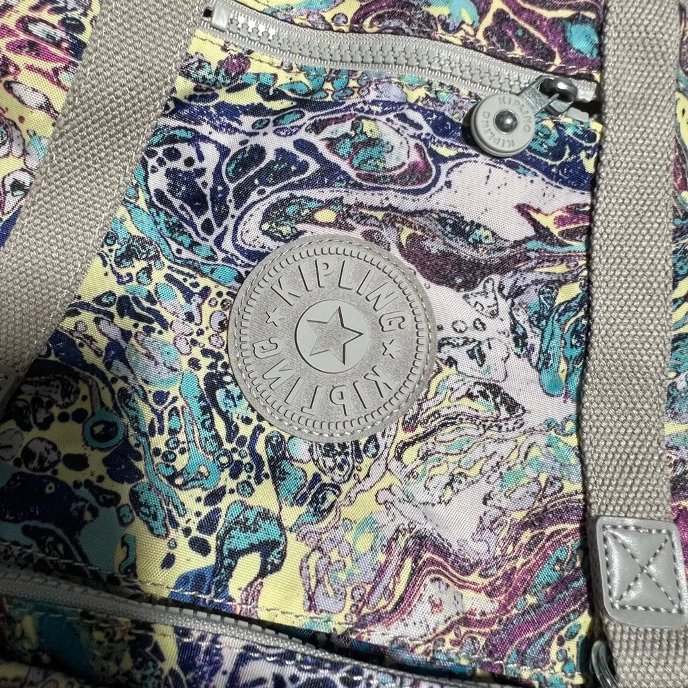 Kipling marble women