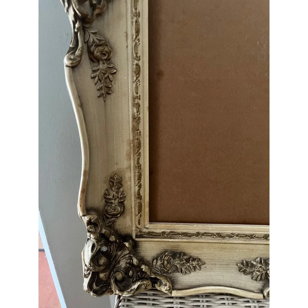 Unbranded ornate vintage