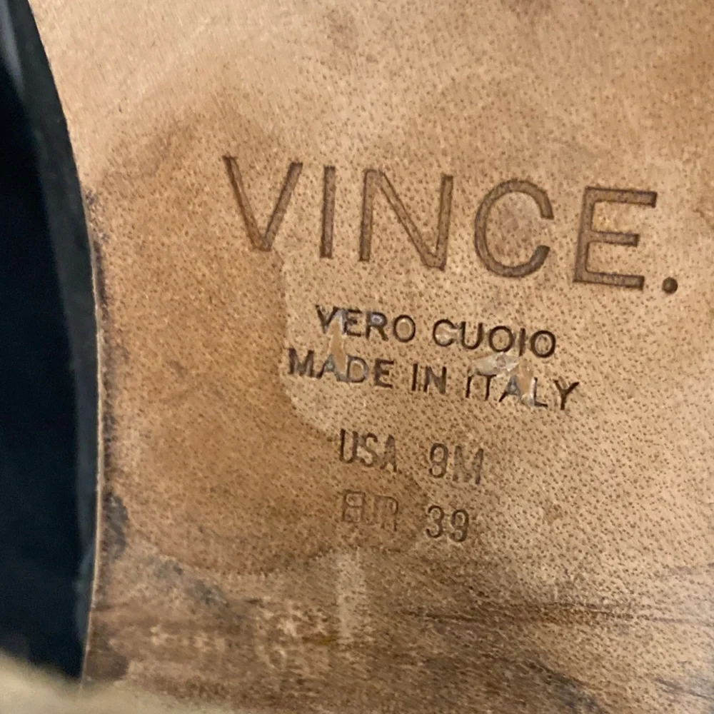 Vince. || Easton Heeled Ankle Booties Nubuck Leather Black 39‎ US 9