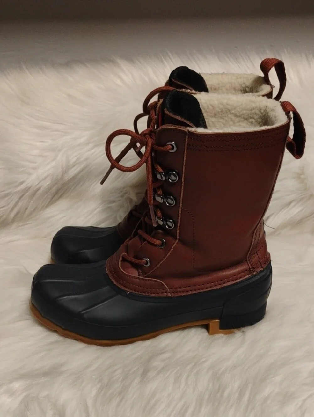 Hunter lace up