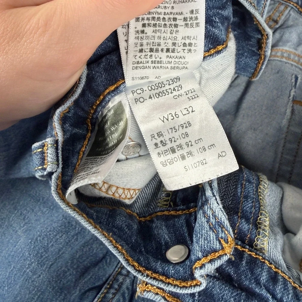 Levis great please