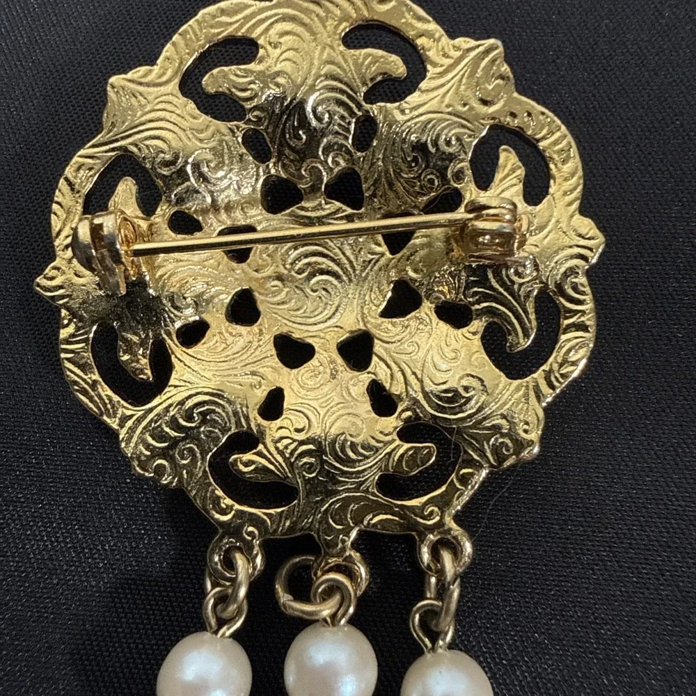 1928 Jewelry Co. capture essence