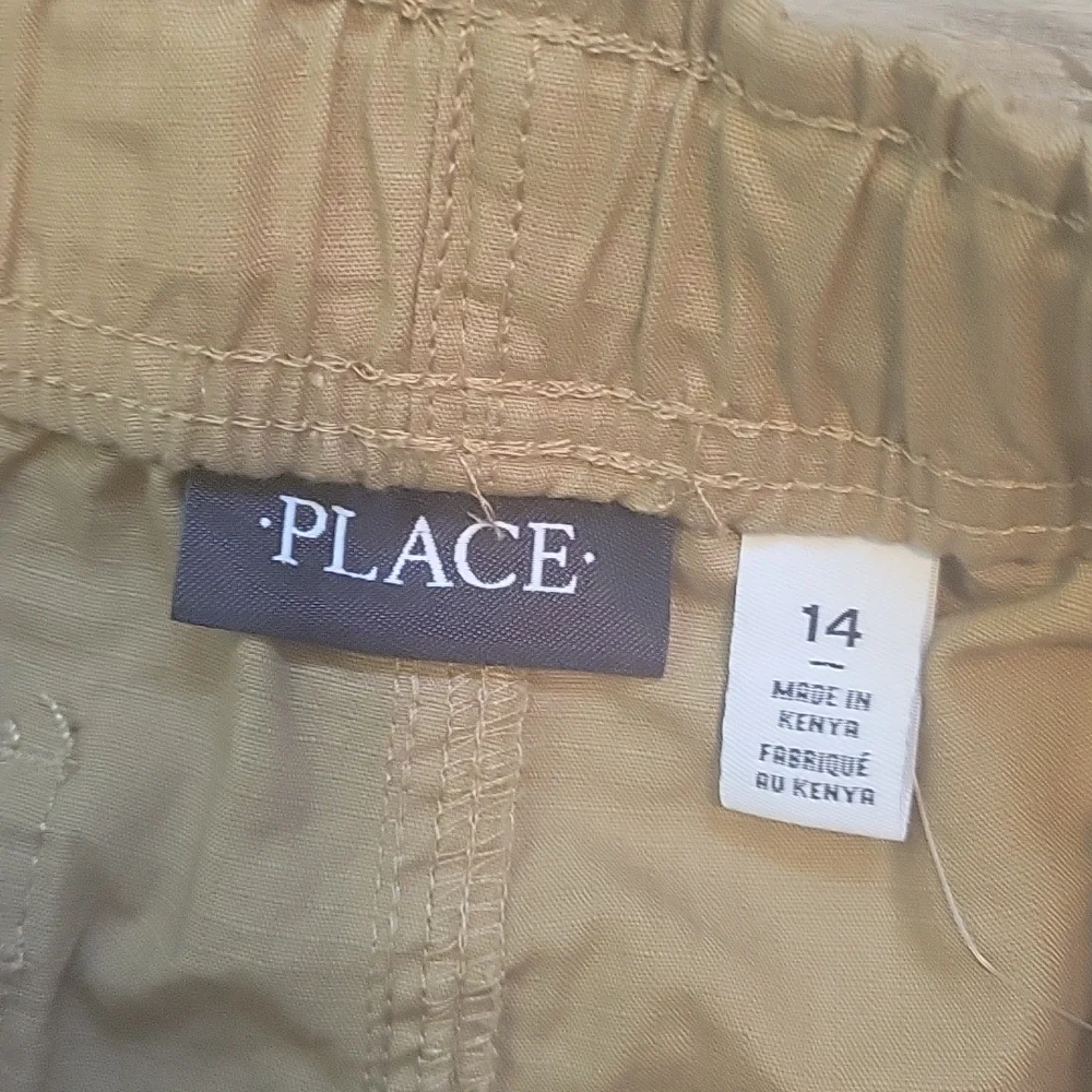 Childrens place tan elastic waist cargo shorts 14