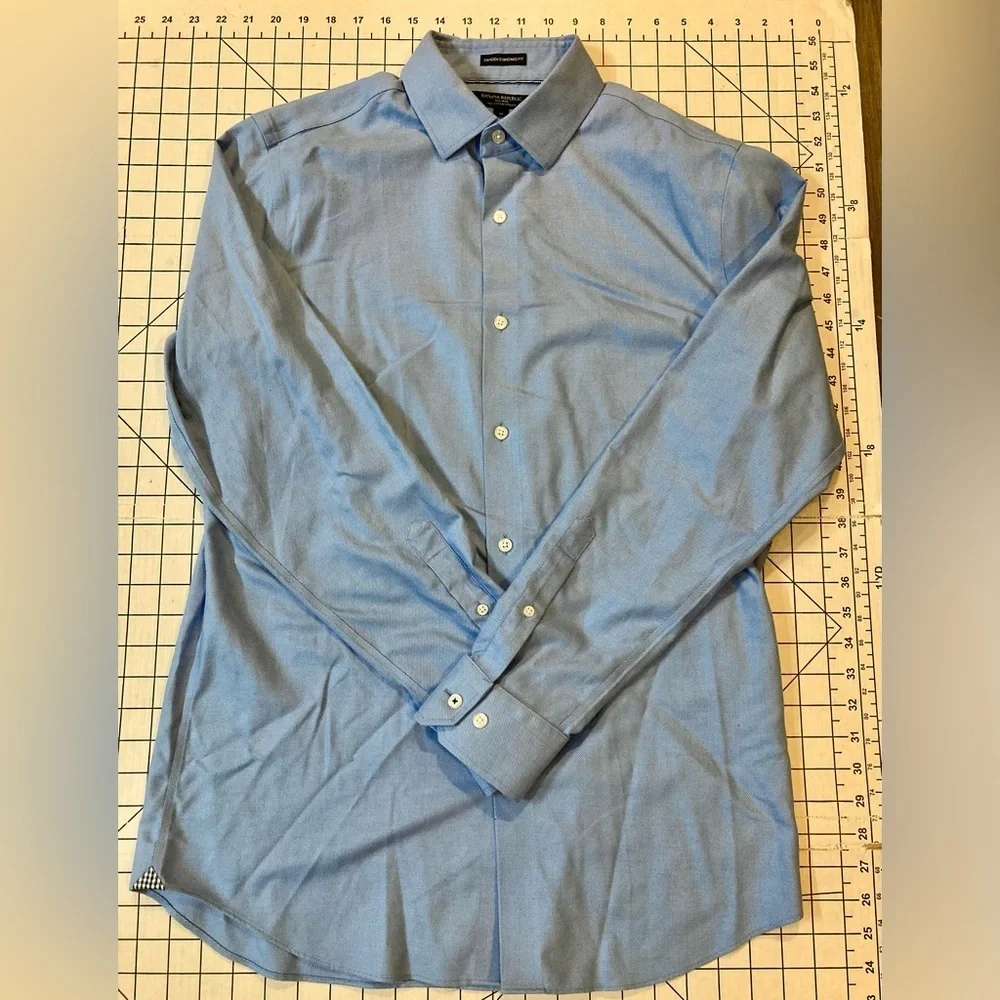 Banana Republic Men’s Size Medium Blue Non-Iron Camden Standard‎ Fit Dress Shirt