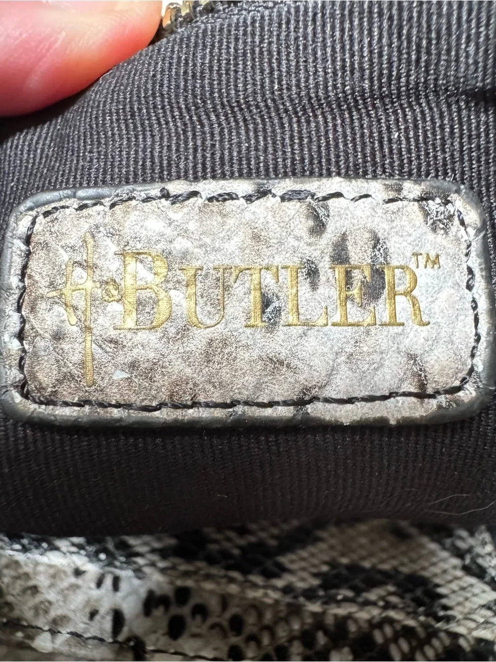 Butler zip wristlet
