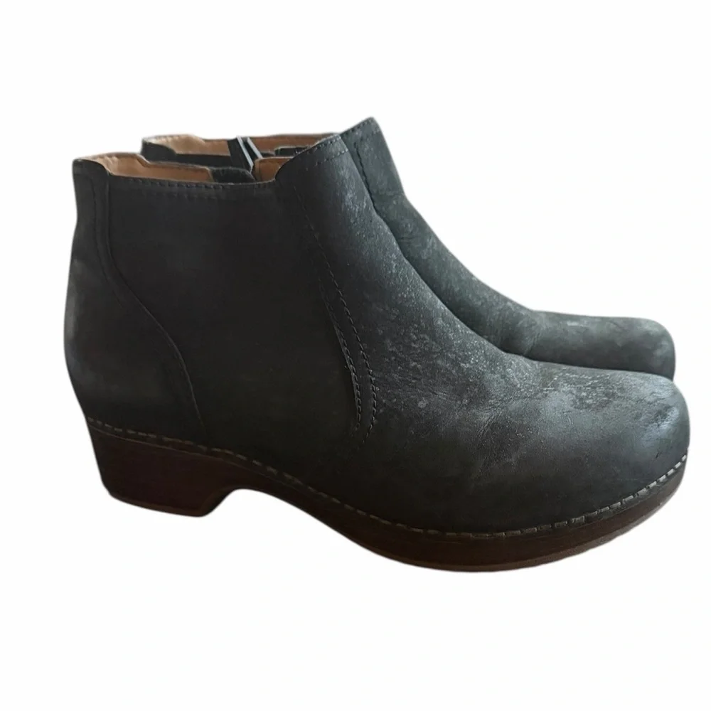Dansko Black Barbara‎ Zip Bootie