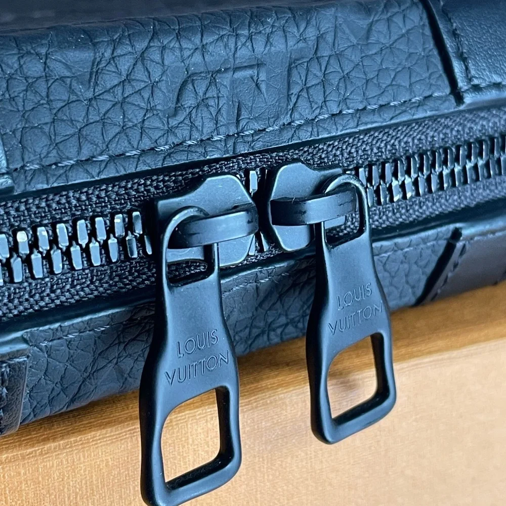 Louis Vuitton strap print reinforced