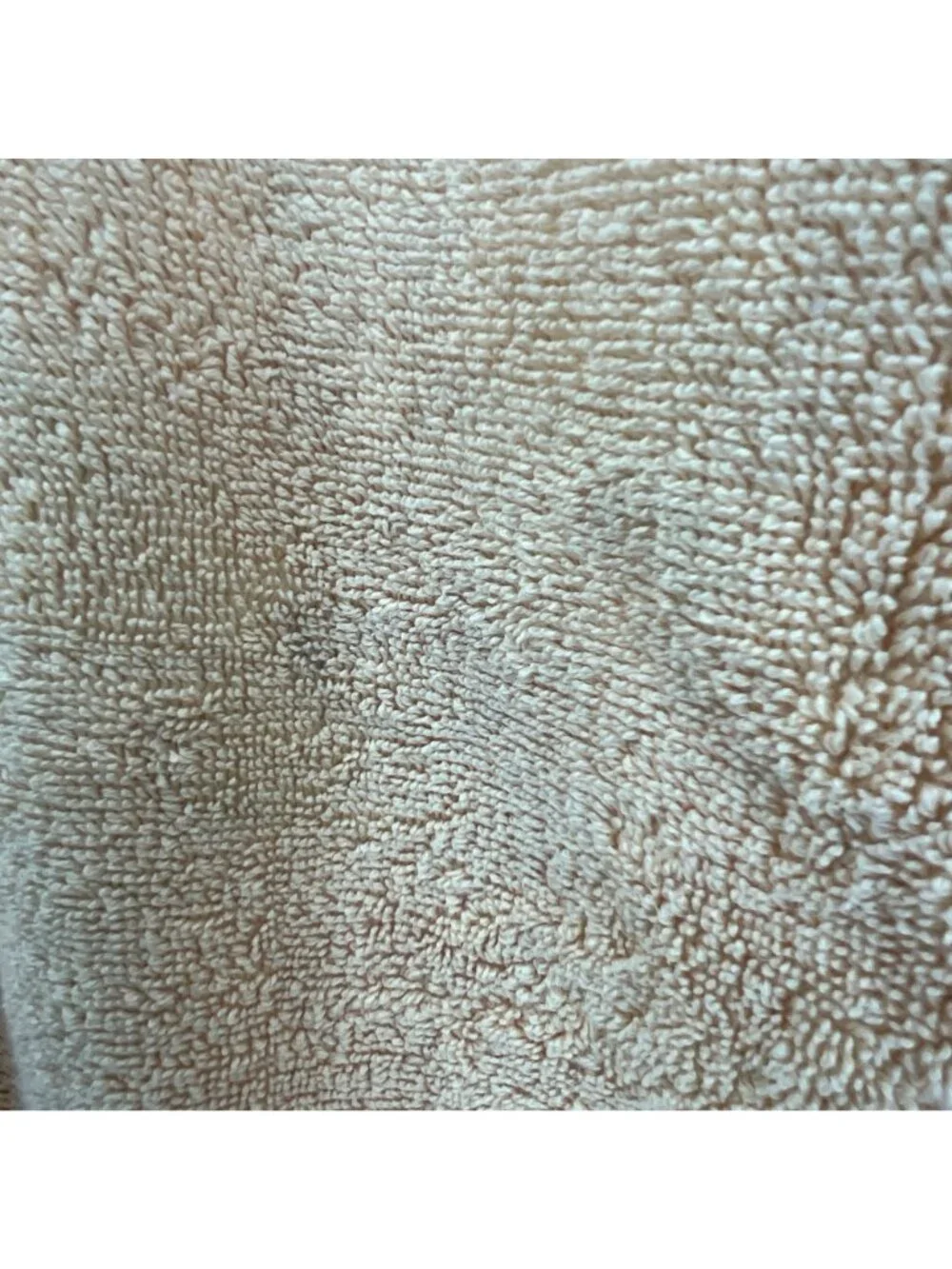 Lacoste 16 features cotton