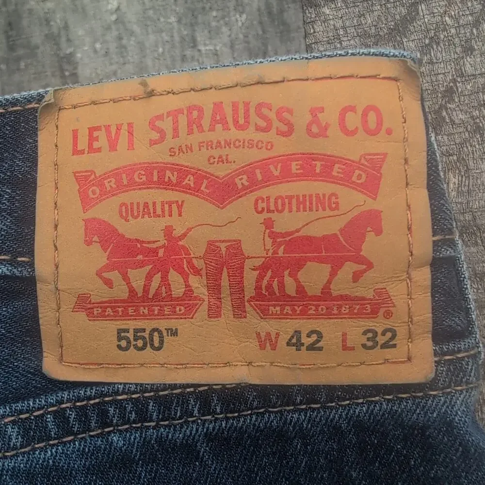 Levis dark 42x32 wash