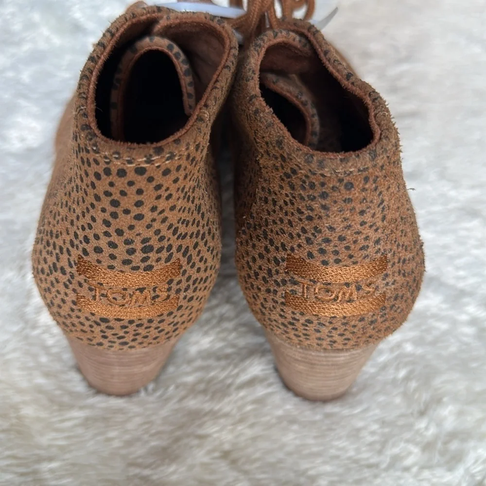 nwt TOMS Kala Wedge Bootie in Tan Mini Cheetah Suede size 8