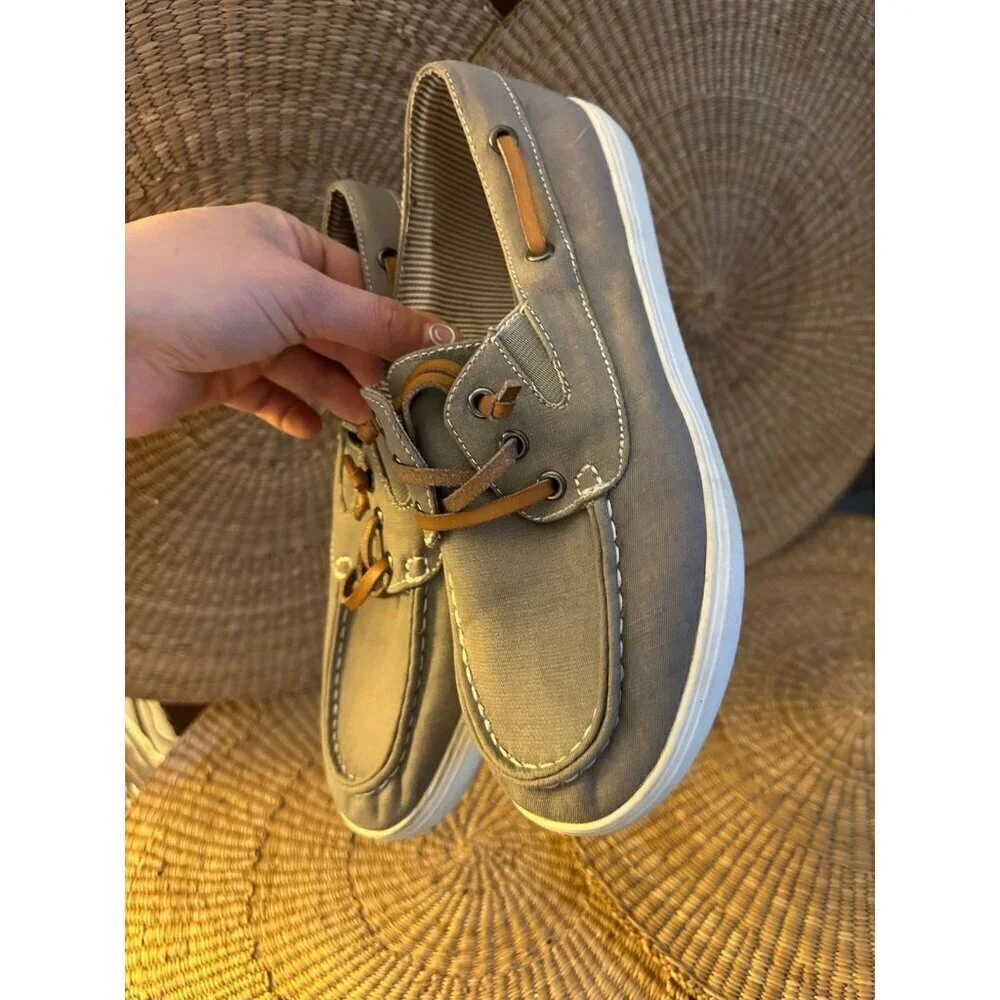 The Children’s Place boys size 4 shoes