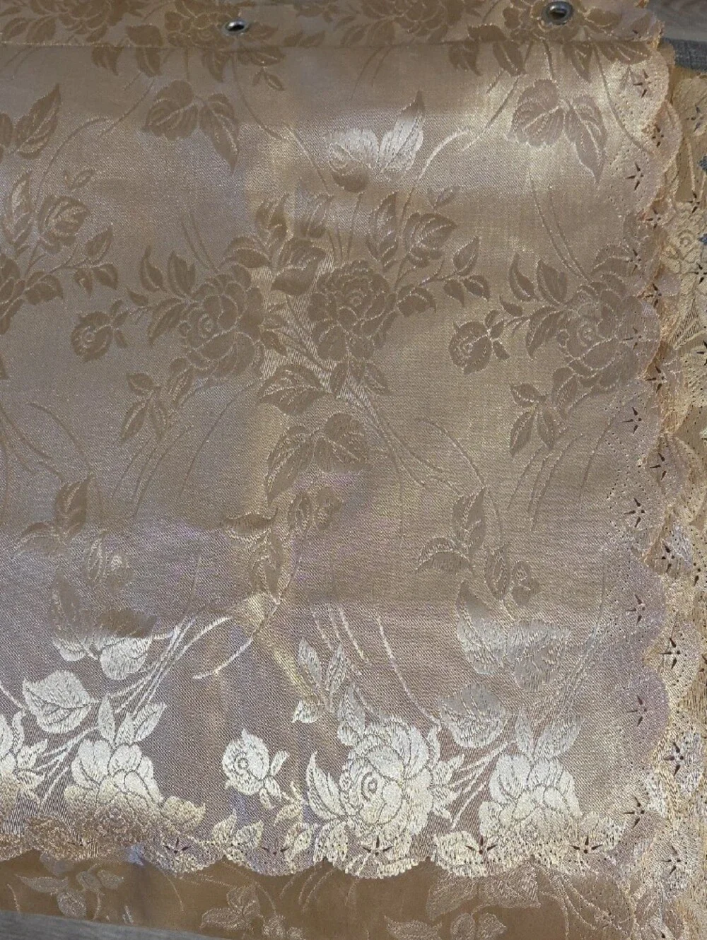 N/A scalloped shower sheen