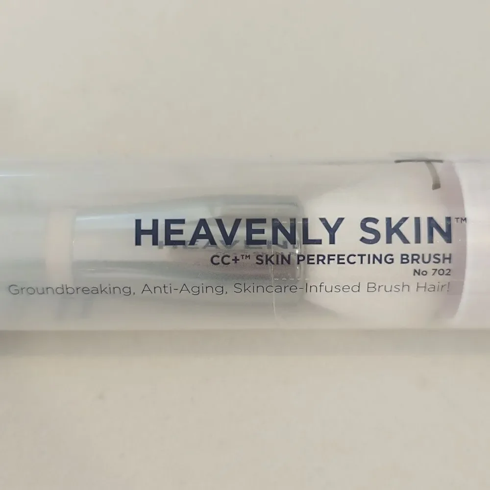 It cosmetics Heavenly Skin Brush no. 702