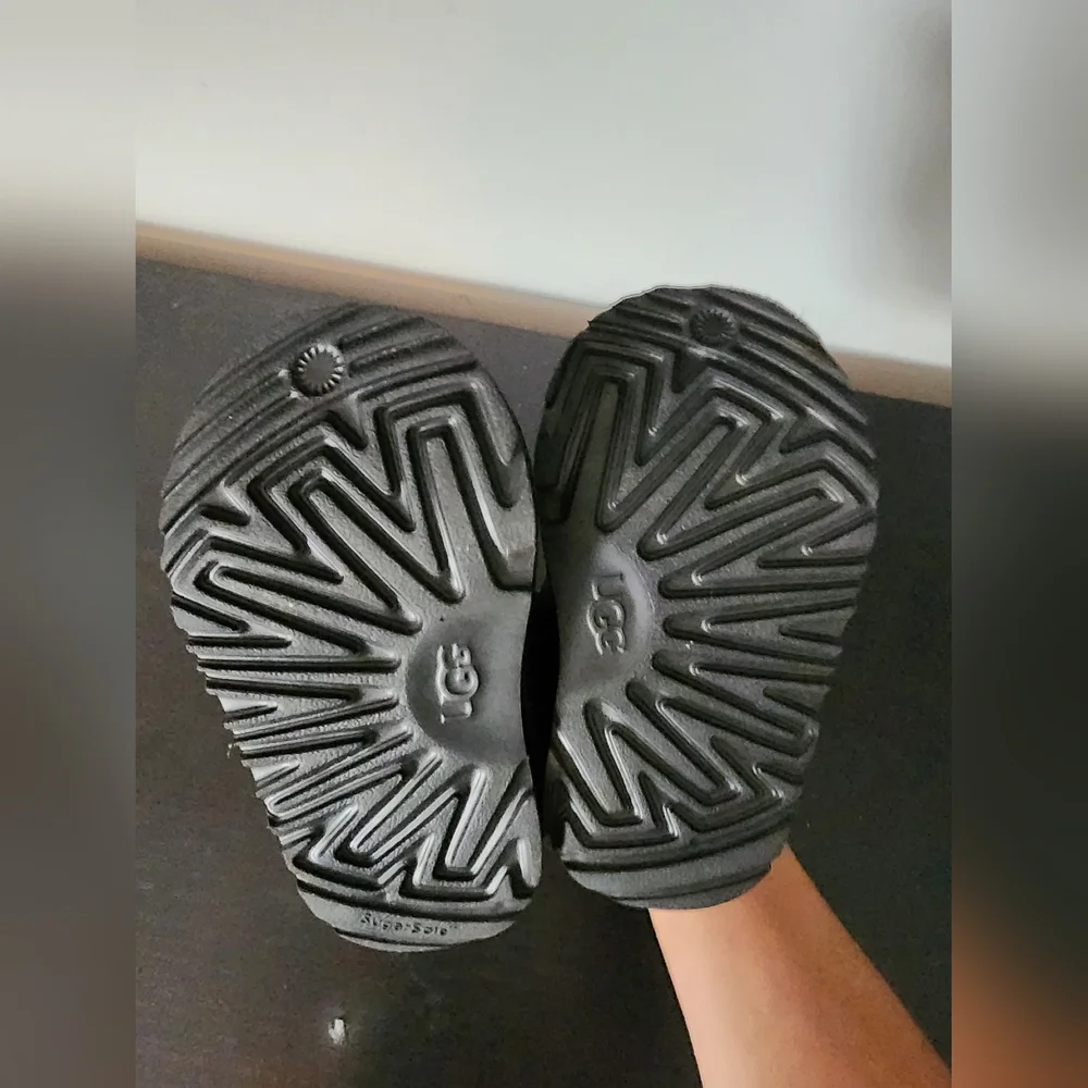 UGG used once