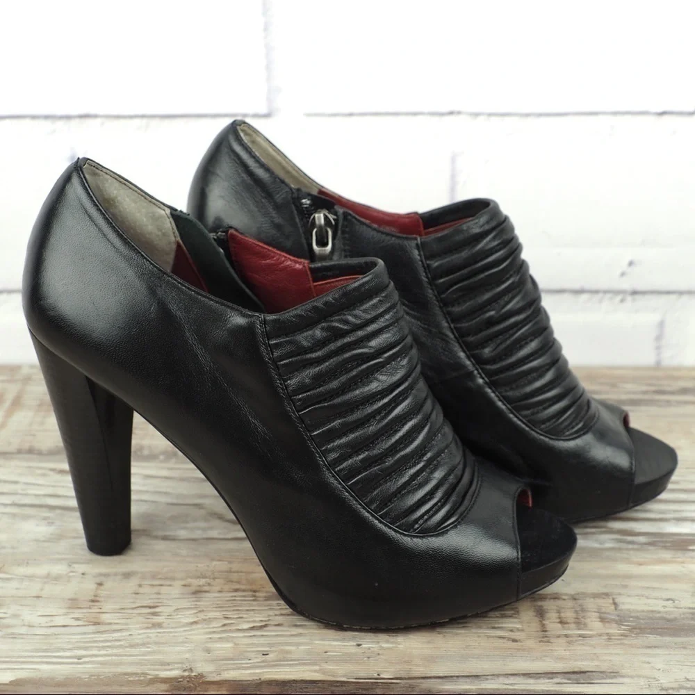 Max Studio sz 8 black leather peep toe booties