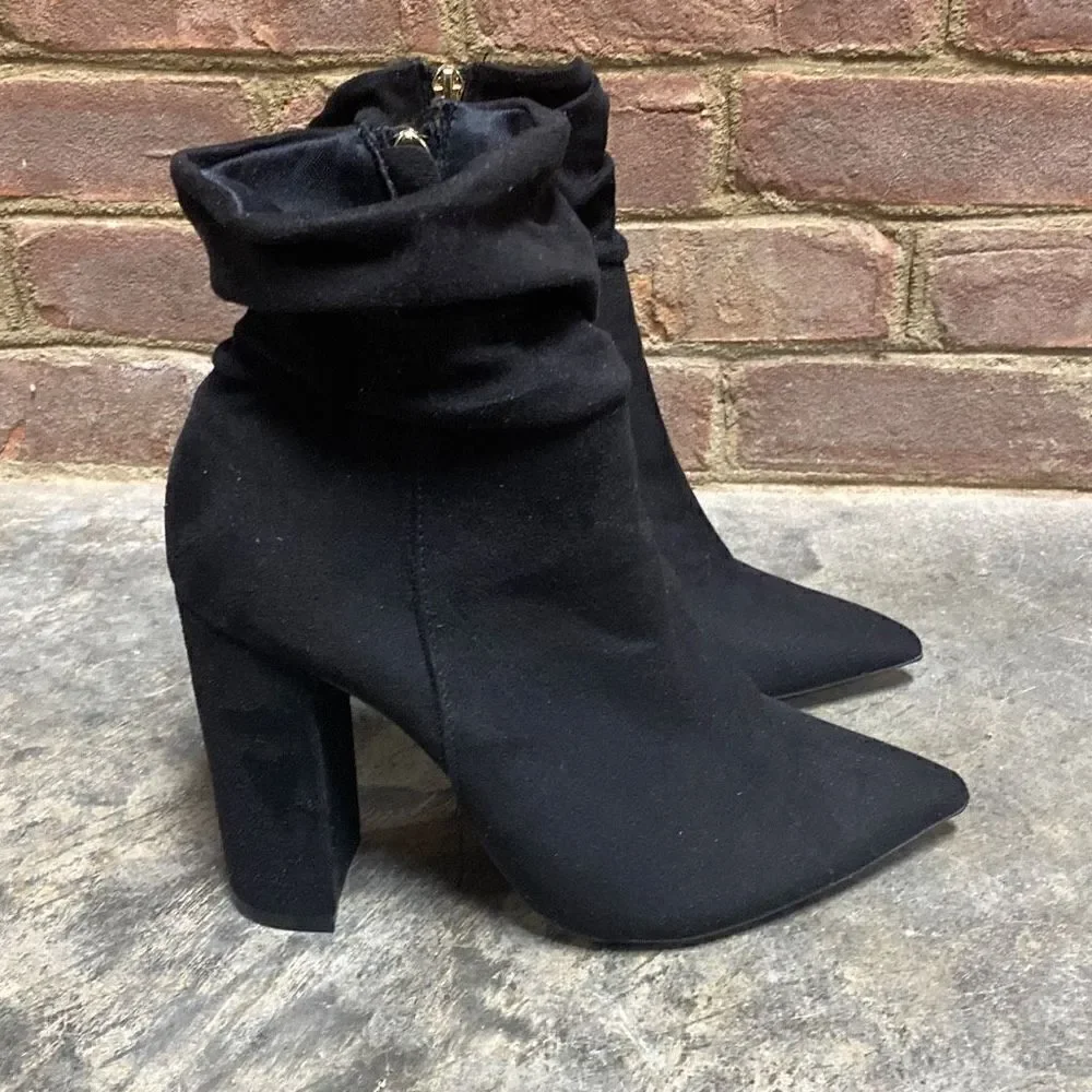 Qupid Black Faux Suede Pointed Toe Block Heel Bootie Size 9