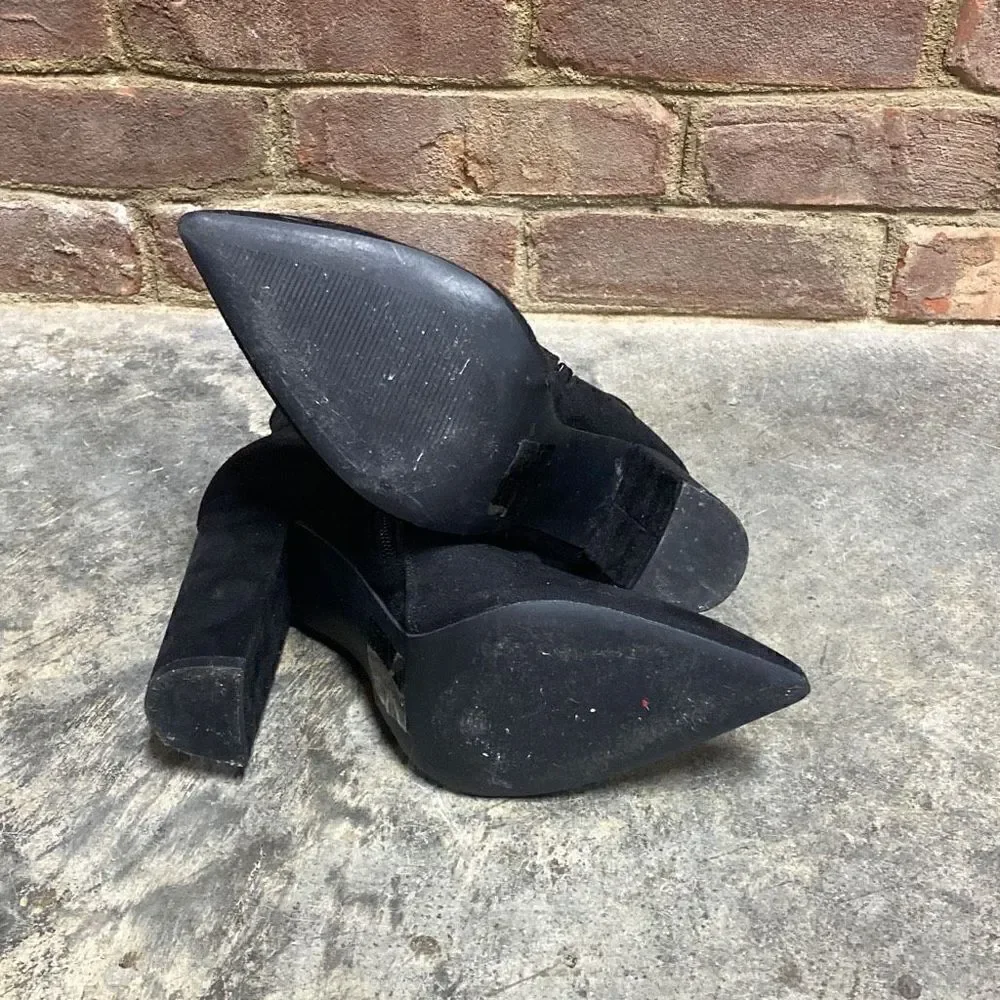 Qupid Black Faux Suede Pointed Toe Block Heel Bootie Size 9