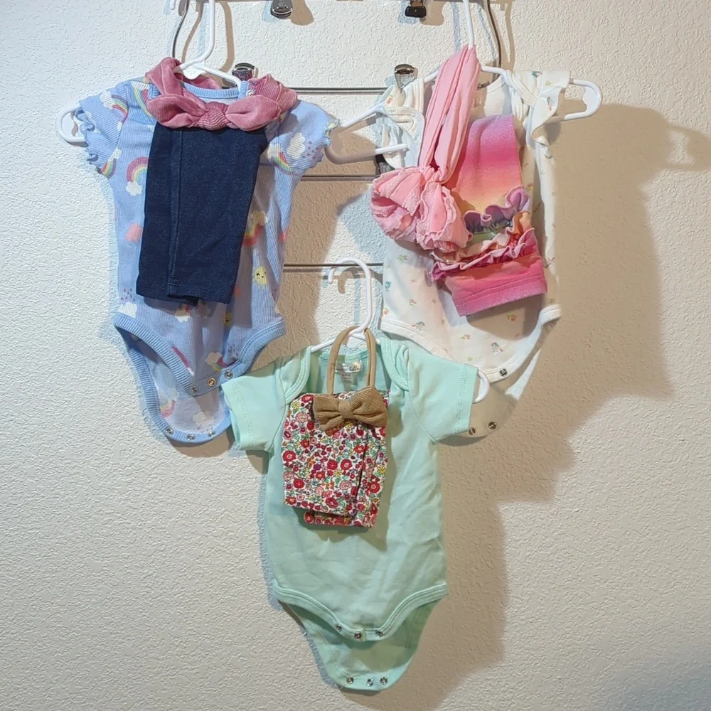 Lot of Baby Girl Outfits 9 pc 3 ea Onesie Bottoms Bows All matching sets 6-9 mo