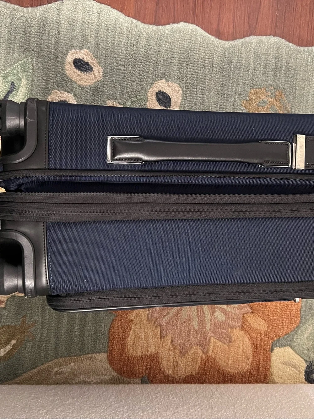 Tumi arrive navy