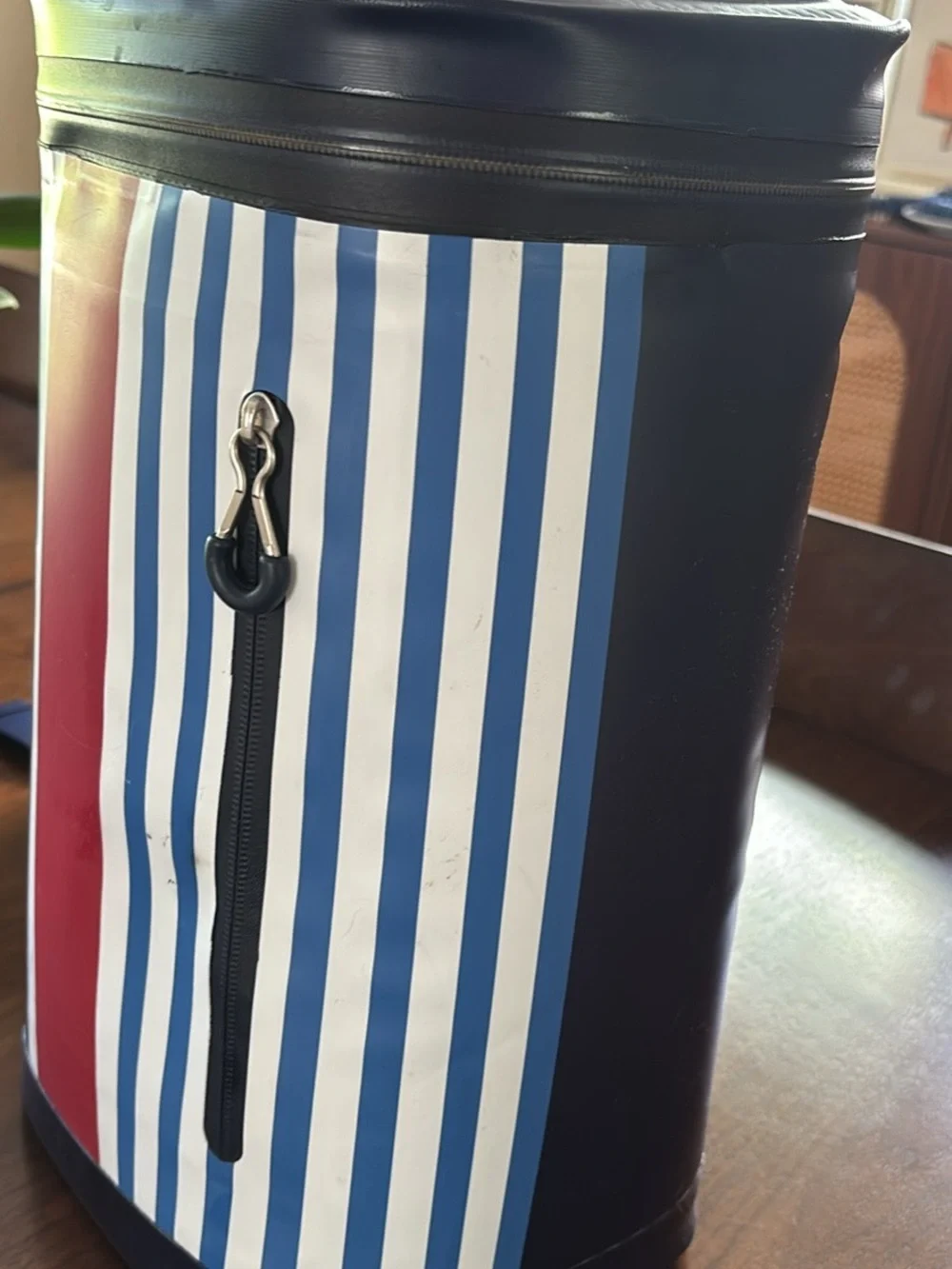 Vineyard Vines 🐳 Navy & Red Soft-Sided Cooler Bag