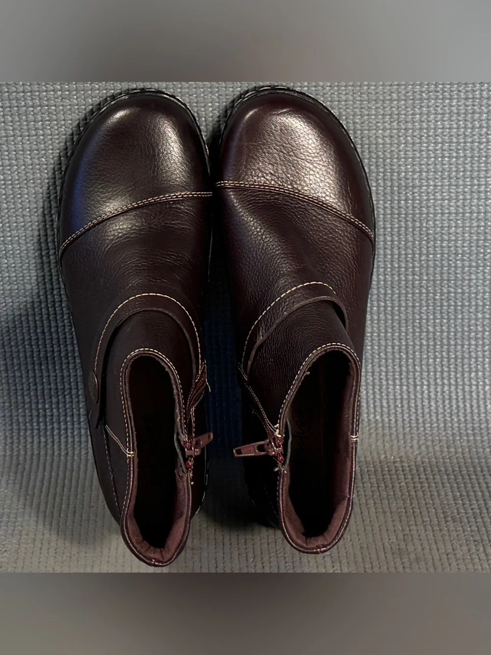 Clarks leather pine