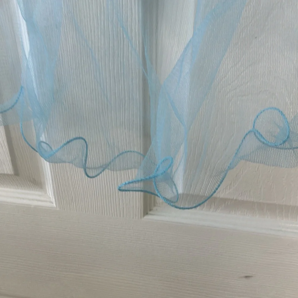 unbranded blue netting