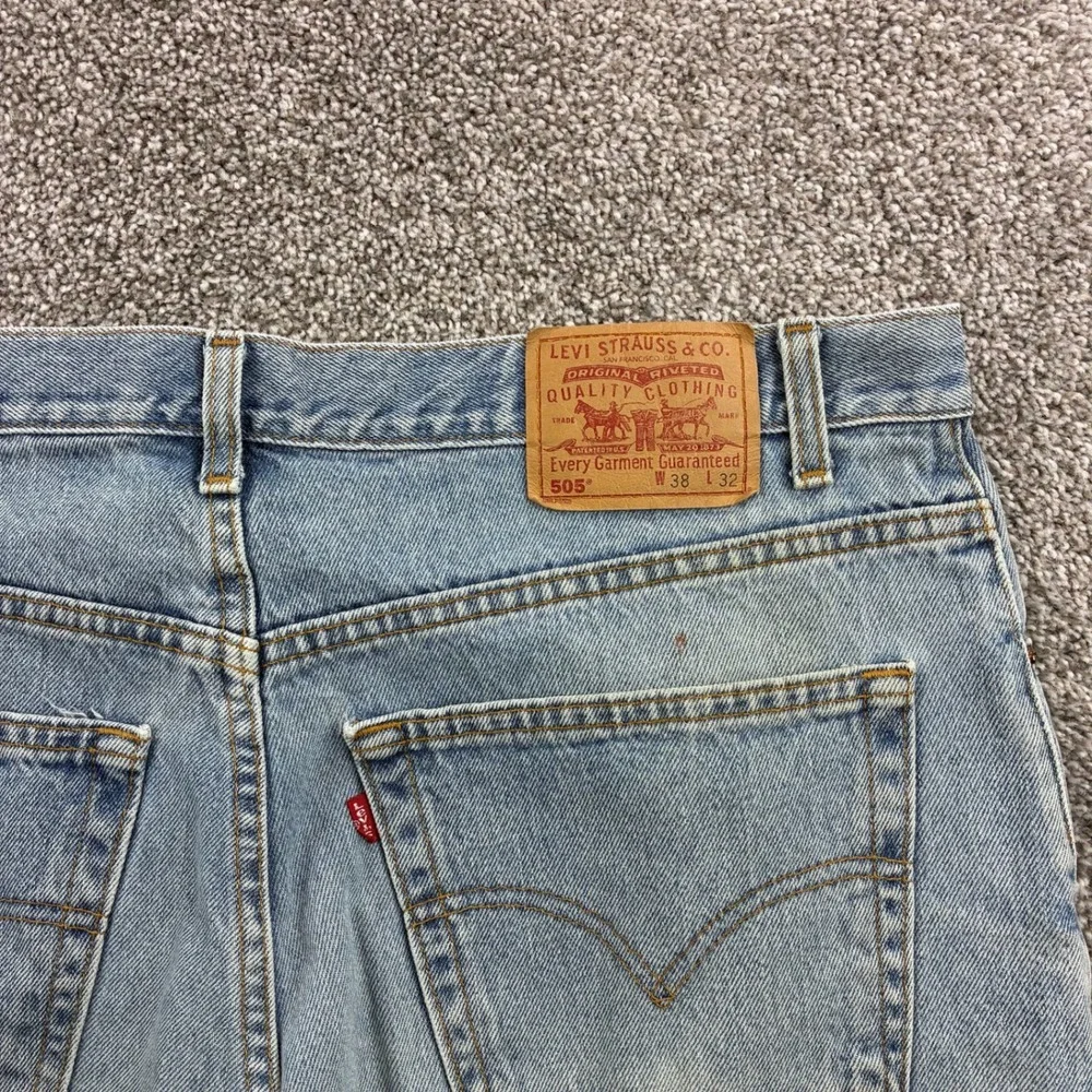 Levis measures 38in
