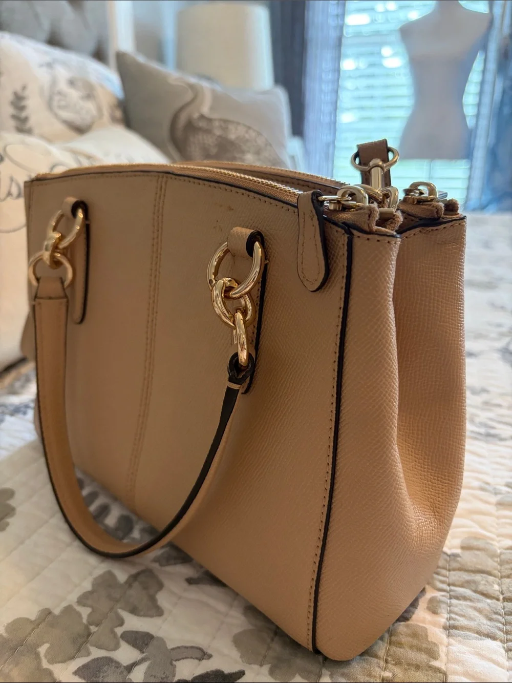 Coach beige pebbled