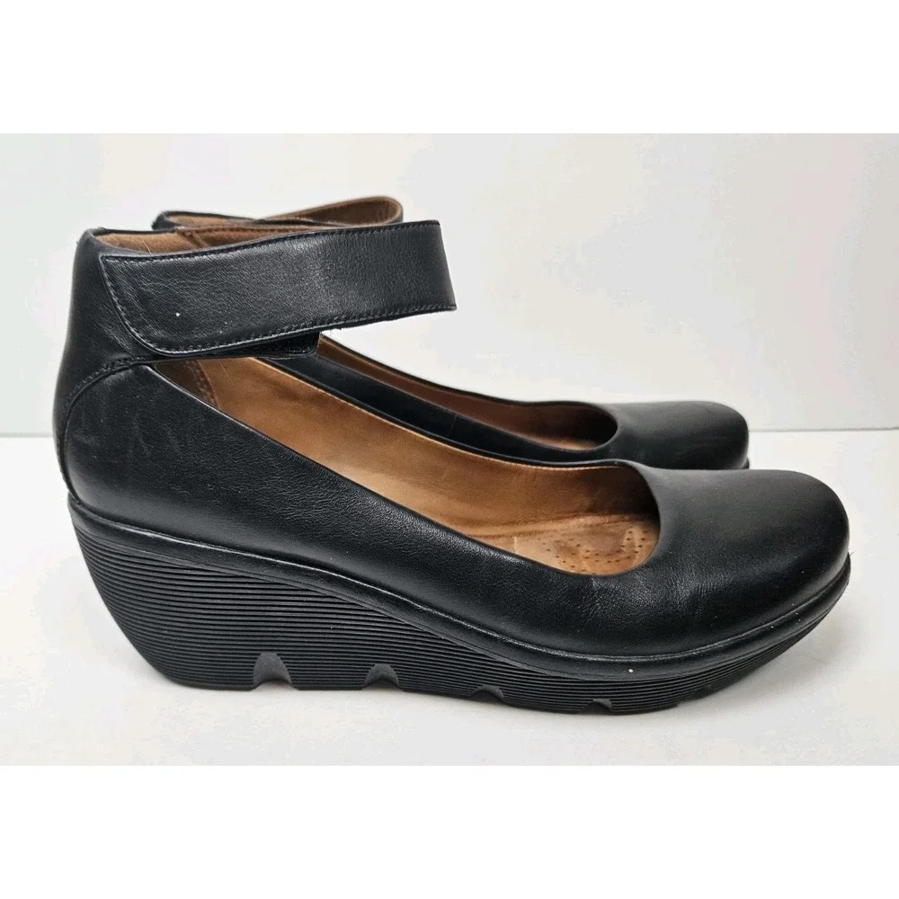 Clarks black clarene