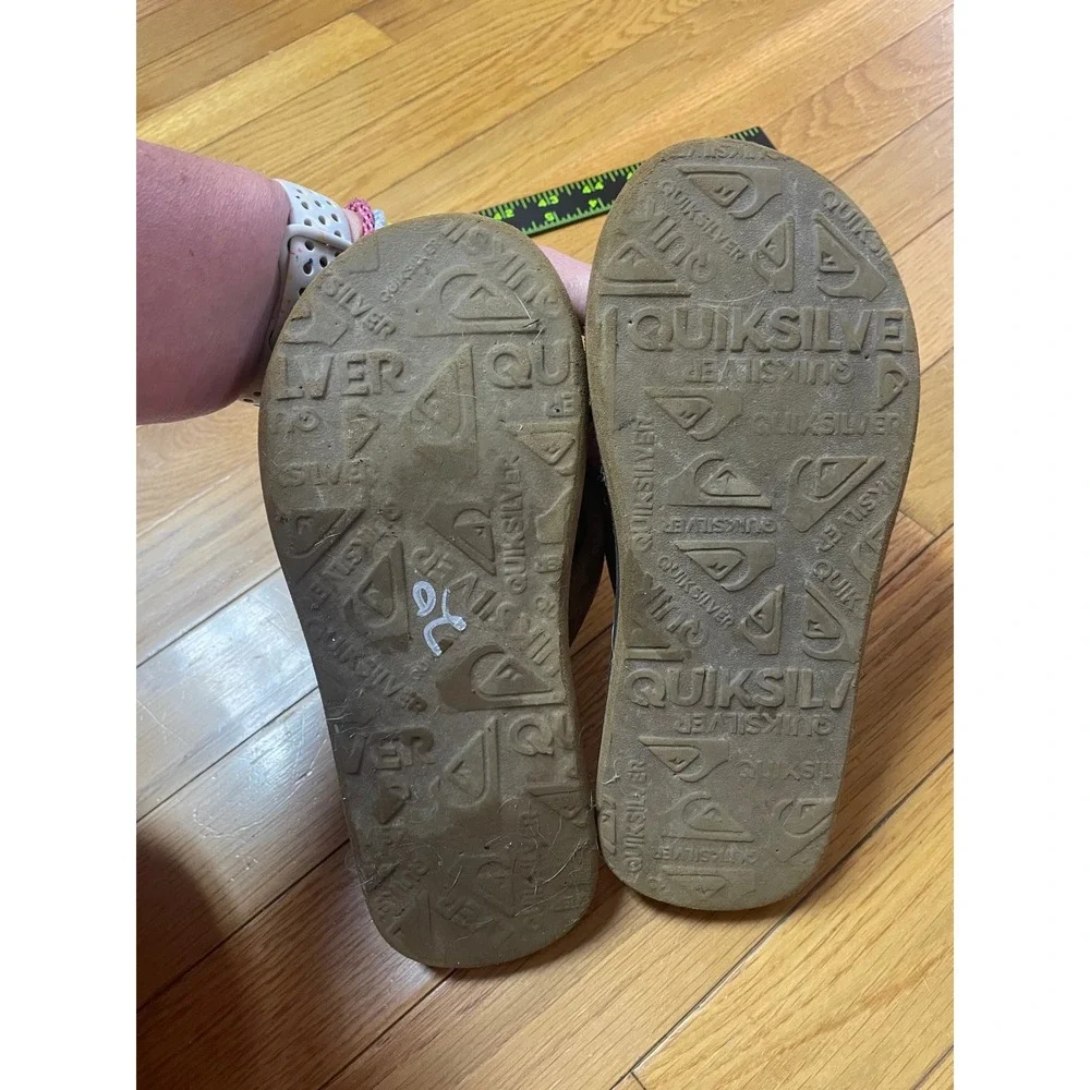 Quiksilver flip flop