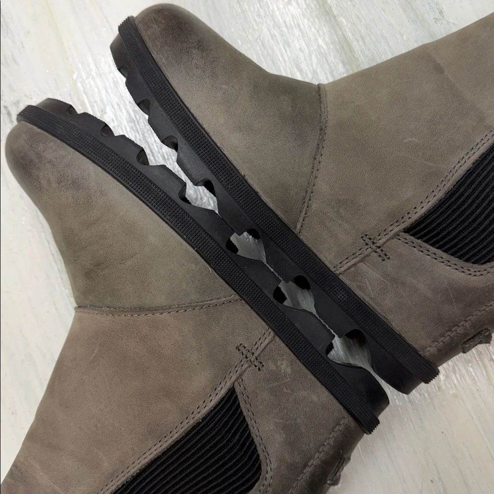 Sorel Joan of Arctic Wedge II Chelsea Taupe Ankle Boots with Black Sole Sz 7.5