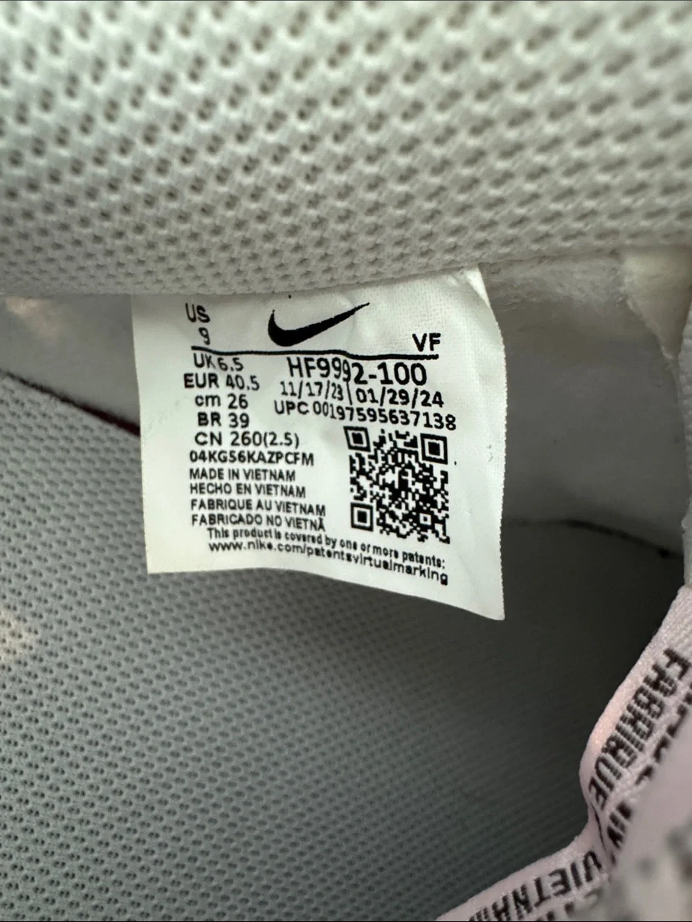 Nike accents box