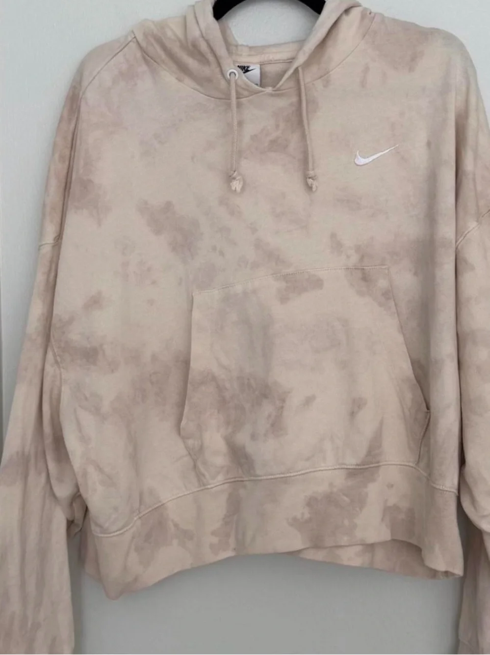 Nike Women's tan tie dye cropped hoodie. Size large.