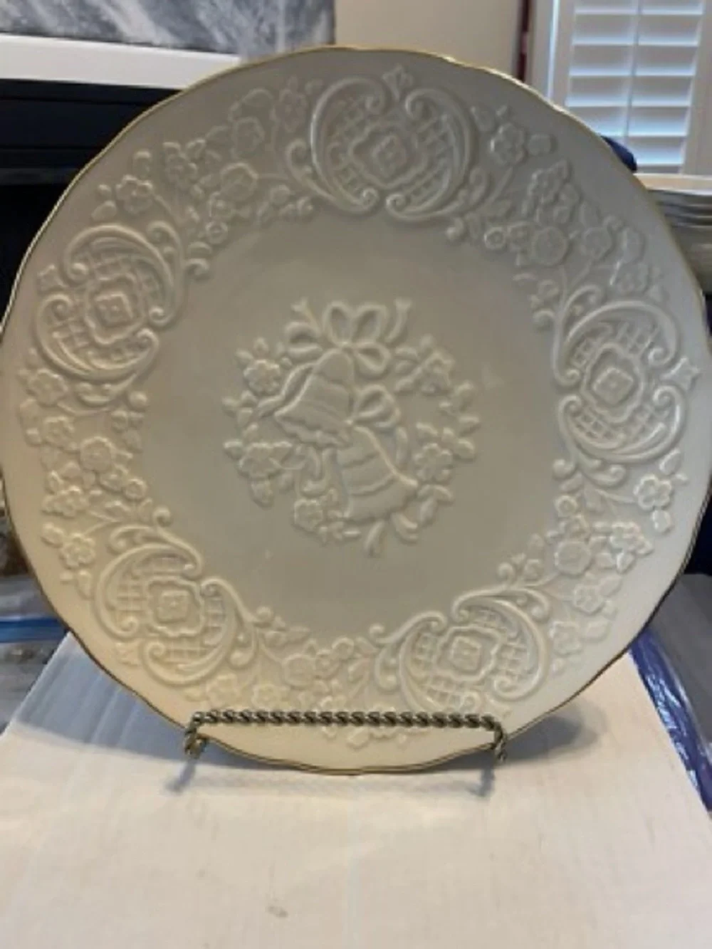Lenox Wedding Plate Classic Embossed Ceramic Dinner Plate - Cream with Gold Trim