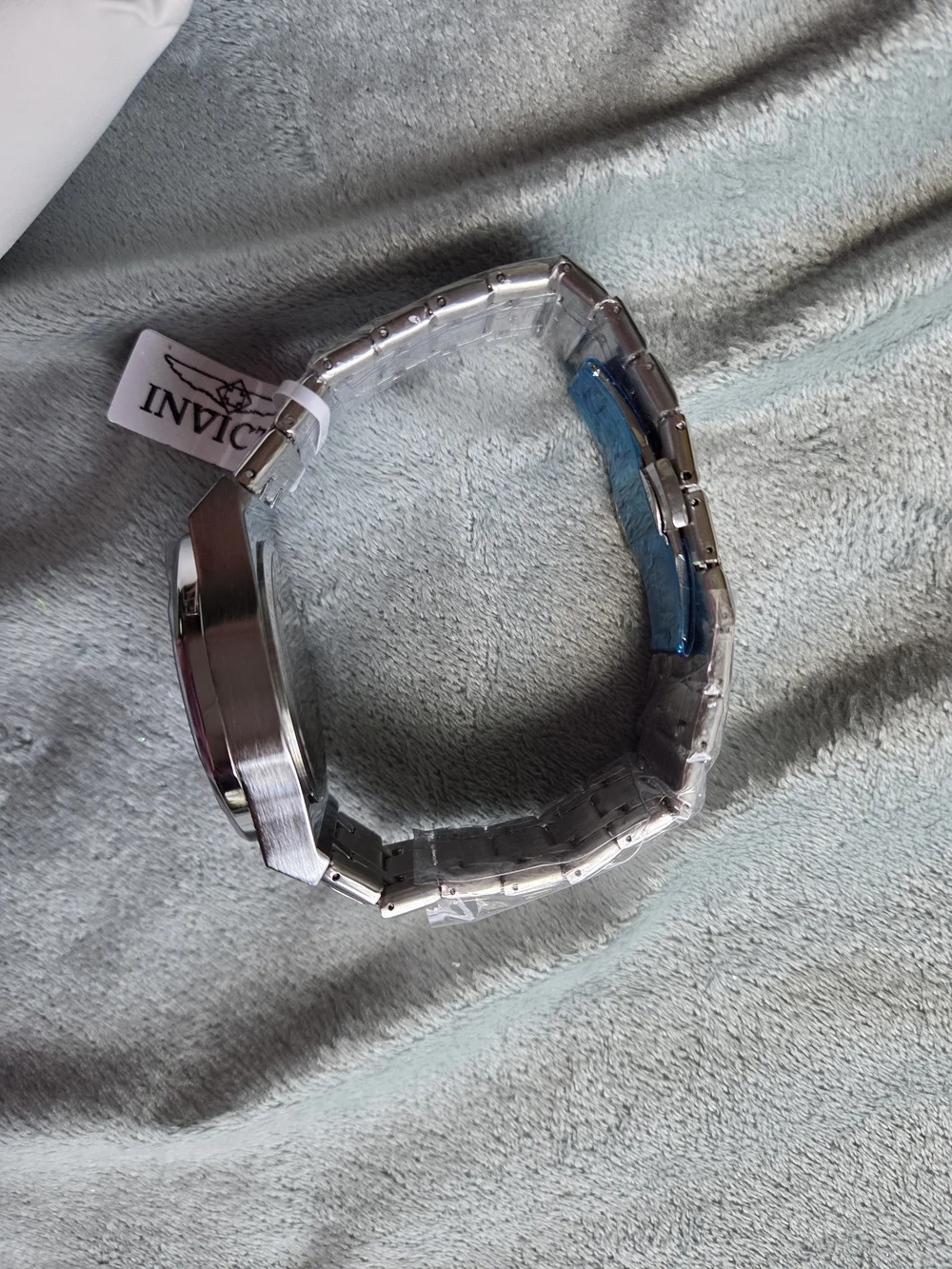 Invicta watch sporty details
