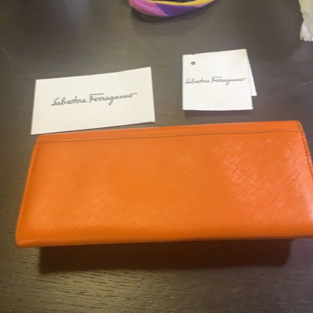 Salvatore Ferragamo 📌 leather